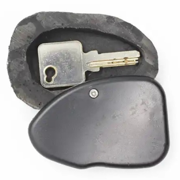 Hide A Key Rock - Picture 1 of 16